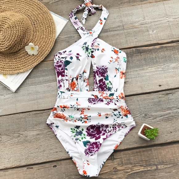 ❤️ White Floral Halter One Piece - Picture 2 of 7